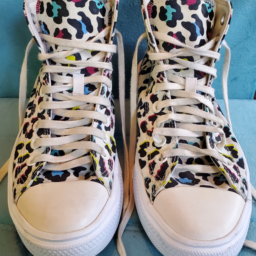 Colorful Patterned High-Top Sneakers - Picture 2 of 10